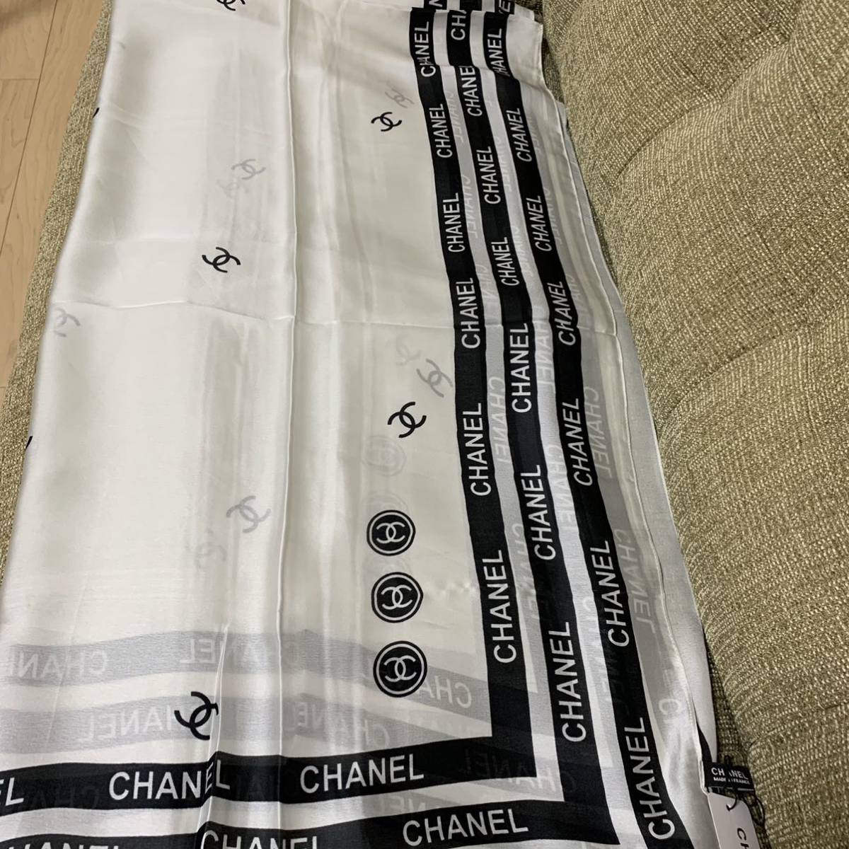 極美品 シャネル ノベルティ 大判スカーフ ココマーク ショール ストール シルク CHANEL_画像5