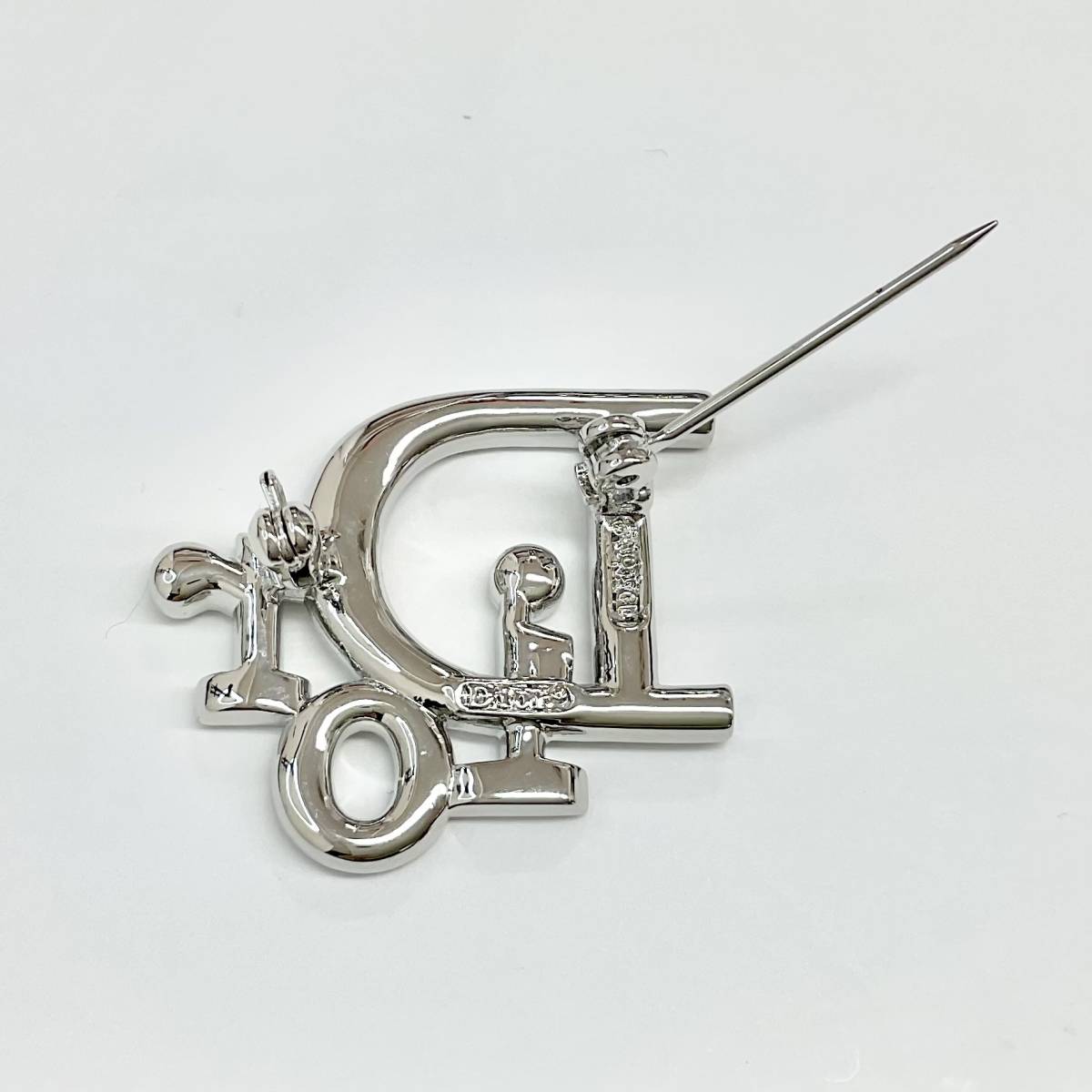 8066 Christian Dior Logo стразы брошь серебряный 