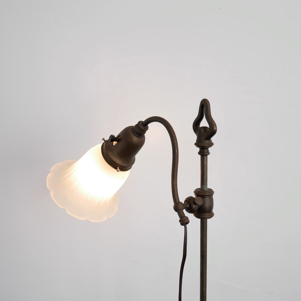 #4285　アメリカ　1920s-30s　フロアランプ　アンティーク照明　フロストガラスシェード　スタンドライト　間接照明_画像4