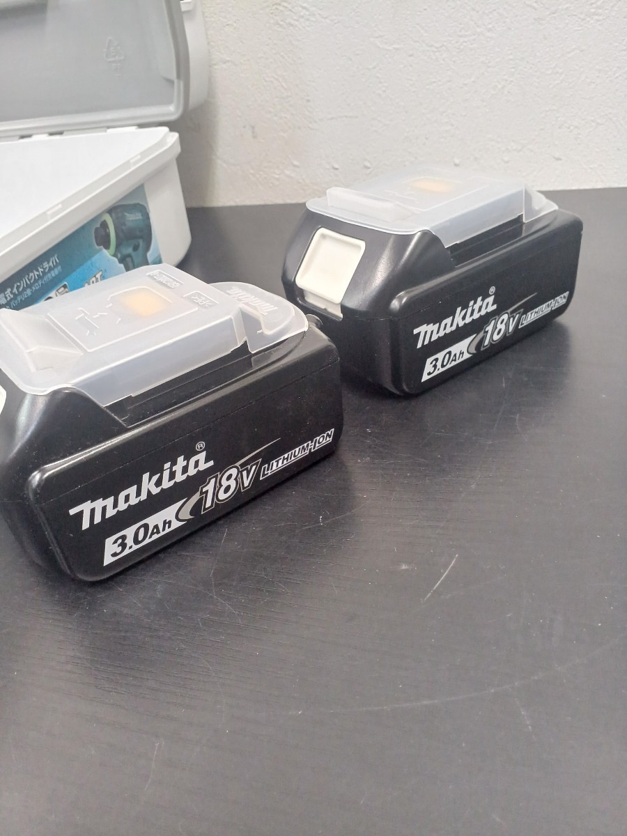 b★r011マキタ Makita 充電式インパクトドライバ TD149DRFX 青 バッテリー2個 メロディ付き充電器 18V 3.0Ah Makitaケース 白 使用回数少_画像6
