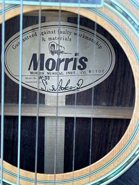 1000円スタート　Morris　モーリス　W-30　アコースティック　ギター　ハードケース付き(汚れアリ)　現状品　フォーク　昭和_画像3