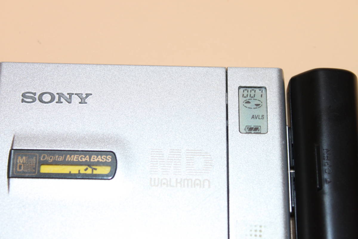 動作品　SONY　MZ-E50　ソニー　ポータブルMDプレーヤー　シルバー　動作確認済み　再生正常　付属品付_画像4