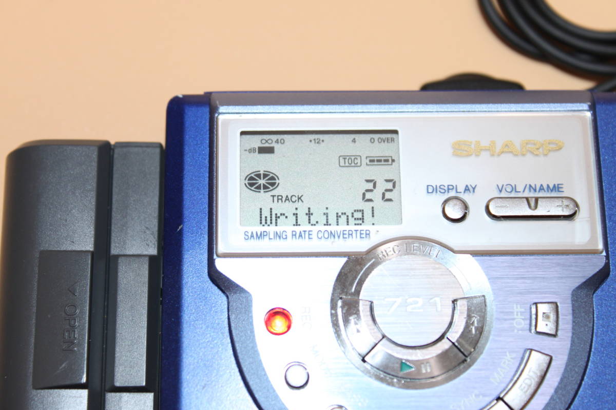 動作品　SHARP　シャープ　早期モデル　ポータブルMDプレーヤー レコーダー MD-MS721　再生・録音確認済　再生・録音正常　付属品付　_画像5
