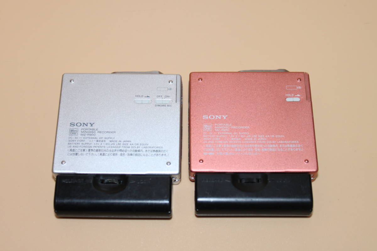 再生確認済み　SONY　ソニー　MZ-R910　MZ-R900　計2台　MDプレーヤー　再生正常　外付け乾電池ケース付　【3149】_画像6