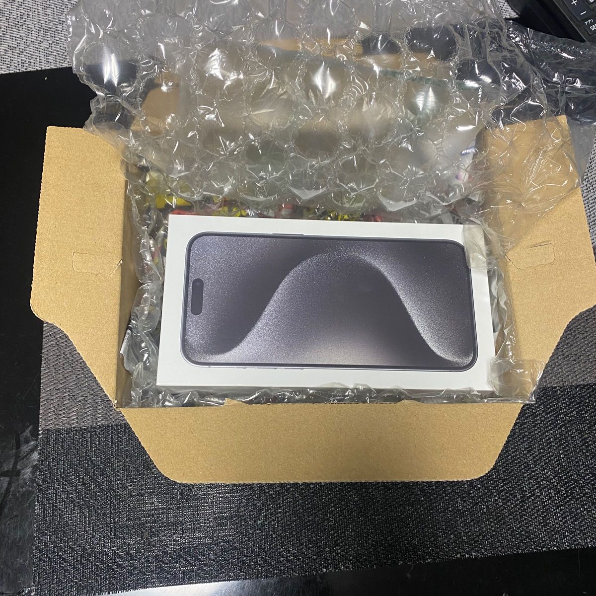 即日発送】iPhone 15 Pro MAX 512GB ブラックチタニウム SIM 即日発送】iPhone 15 Pro MAX 512GB ブラックチタニウム SIM