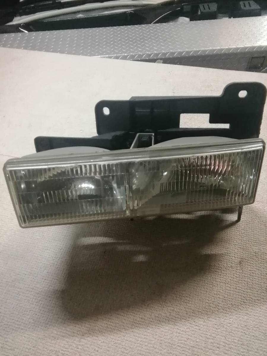 95-99 year Chevrolet Tahoe right side used head light 