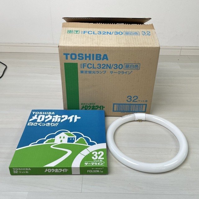 (1箱10個入り)FCL32N/30 環形蛍光灯 32W 昼白色 東芝 【未使用 開封品】 ■K0038789_1箱10個入り