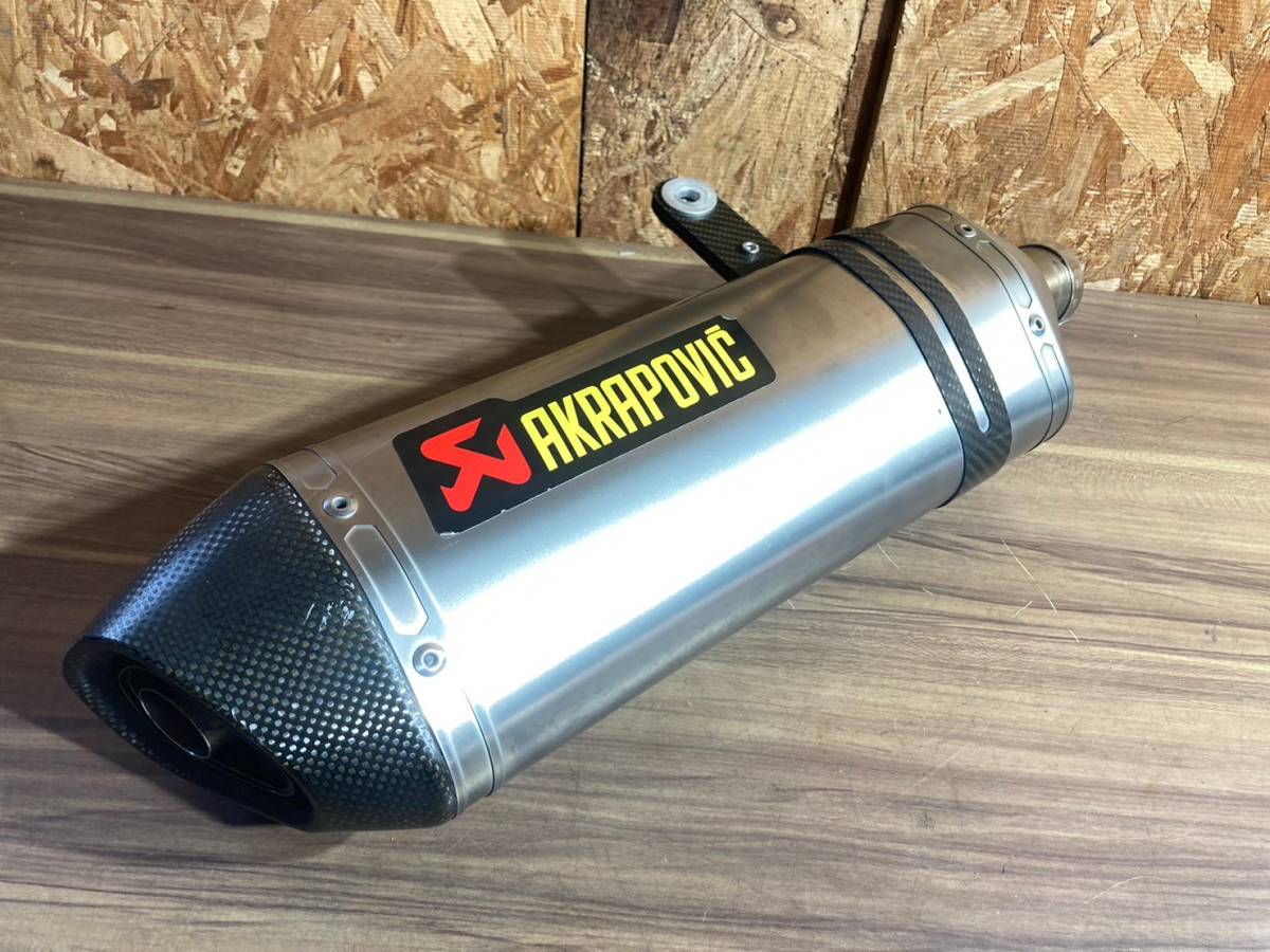 兵庫県明石市より発送！AKRAPOVIC　VersysX250用　スリップオンマフラー　カーボンエンド　M-HZ067　検)サイレンサー_画像1