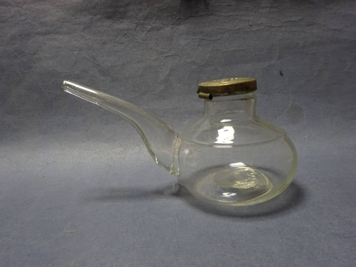 （７−４）ガラクタ珍　ガラス容器 「薬呑」水やお湯を注いだ容器　戦前のガラスです。上部の蓋に欠損があります。_画像7