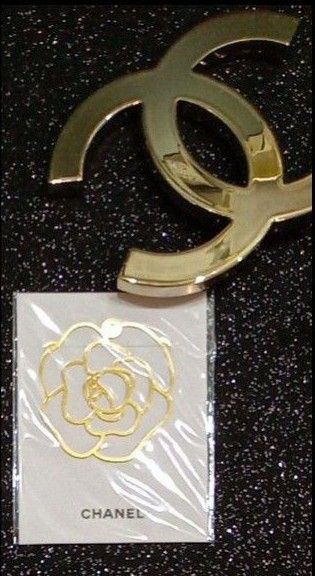 CHANEL】 新品未使用未開封非売品 シャネル カメリア型 & BOOK CHANEL】 新品未使用未開封非売品 シャネル カメリア型 & BOOK