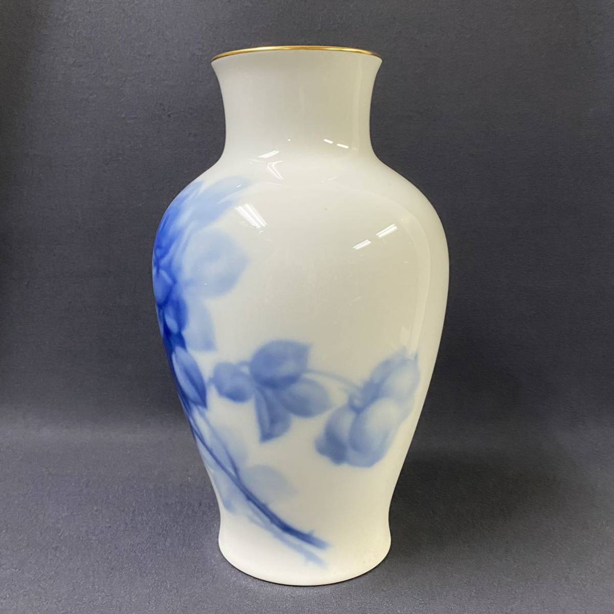 大倉陶園 OKURA 花瓶 フラワーベース ブルーローズ 花器 高さ 27.5cm _画像3