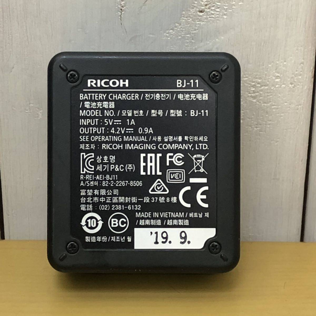 【送料無料・美品・即決】RICOH WG-6 （ブラック）+ バッテリー充電器 BJ-11_画像7