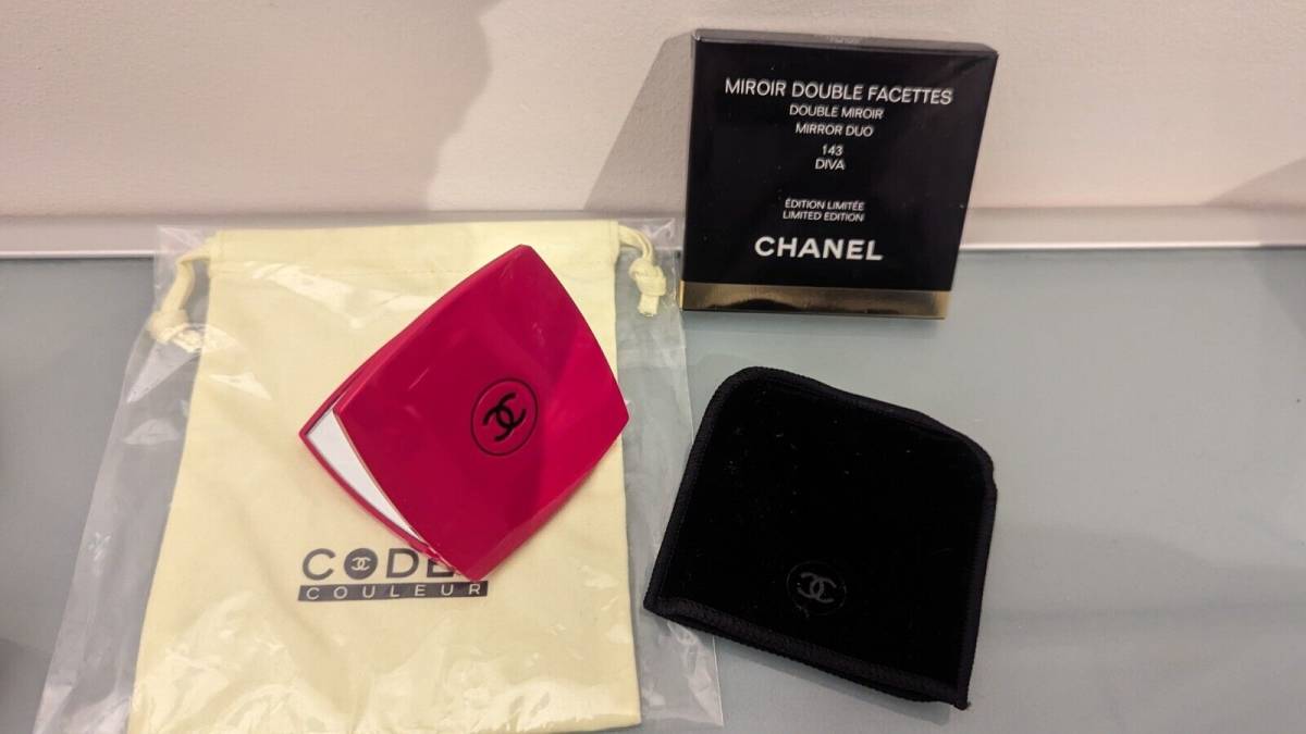  new goods unused France from Chanel mirror miro world u-brufa set compact double mirror hot pink 143 DIVAtiva