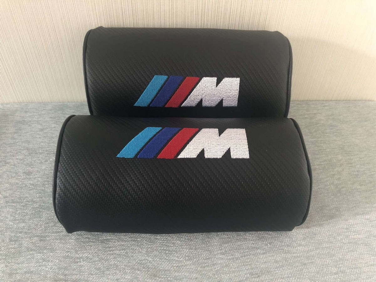 BMW///M用※2個セット　車載 車内 クッション ネックパッド　刺繍ロゴ　首枕　ロゴ入り　快適　ブラック　カーボン調_画像1