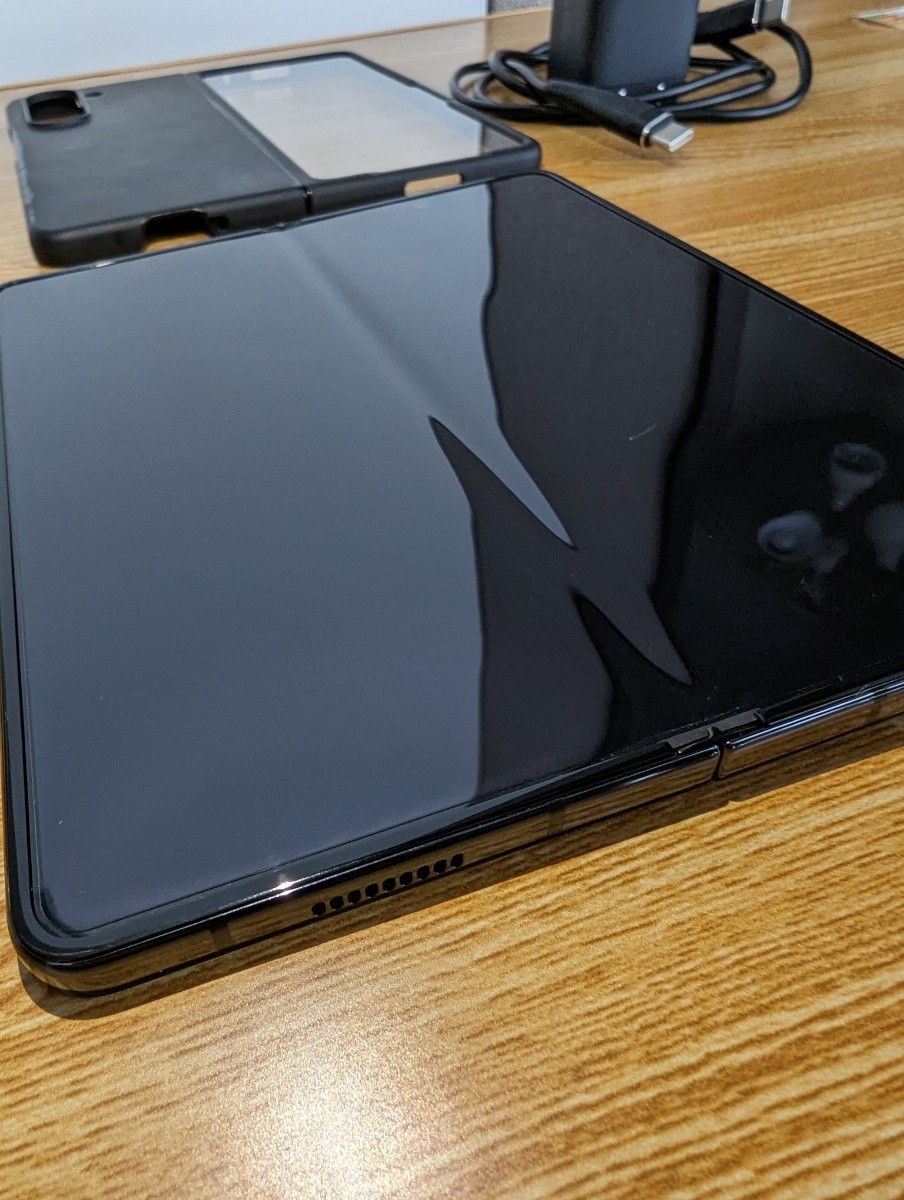 Galaxy Z Fold5 au版 SCG22 256GB ファントムブラック SIMフリー おまけ_画像3