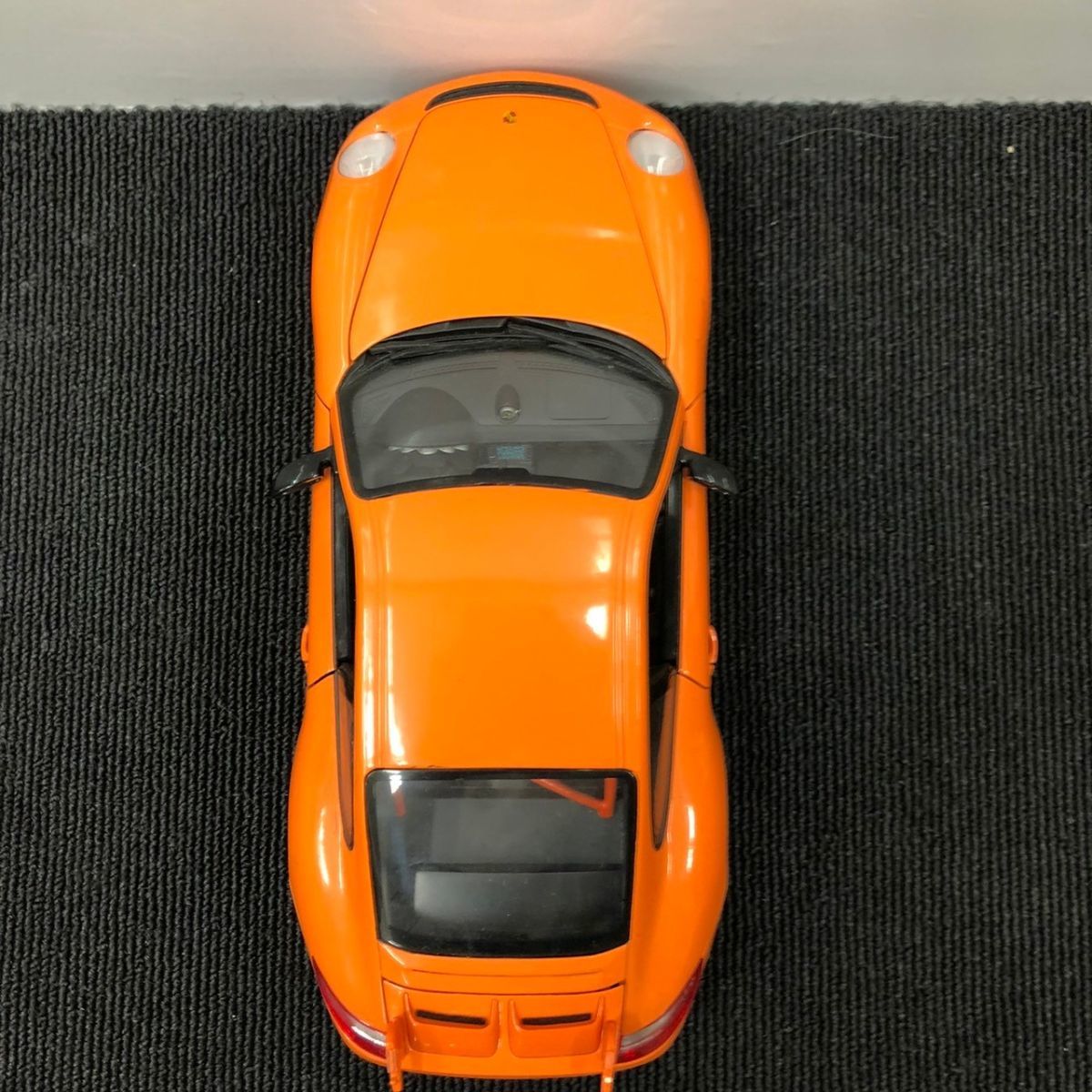 I223-C6-496 WELLY ウェリー PORSCHE 911 (997) GT3 RS ポルシェ SCALE 1/18 ミニカー 模型 オレンジ 約高さ6×幅10×奥行25cm ③_画像6