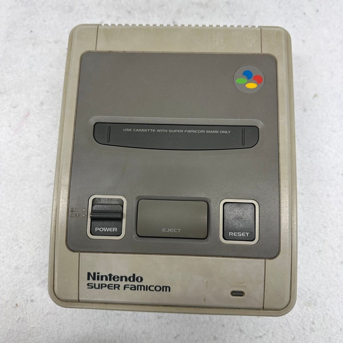 I606-000 Nintendo ニンテンドー スーパーファミコン 本体 SHVC-002/コントローラー/充電器/ソリッドランナー 他 ソフト8本付 SFC 通電OK②_画像2