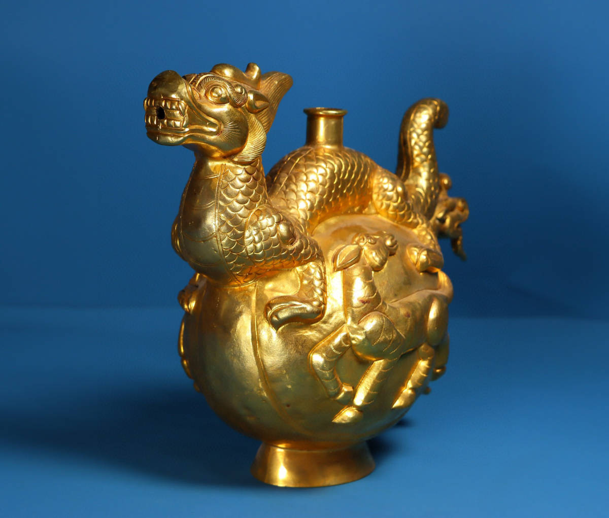 人気商品 『館蔵珍品 銅製 塗金 龍頭壺』置物 賞物 貴重物品 収蔵品