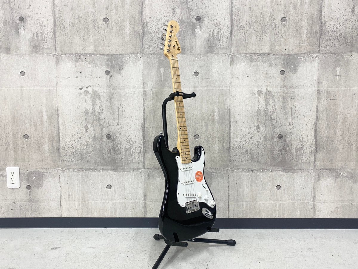 Y-11031 Squier by Fender エレキギター ストラトキャスター ソフトケース付き スクワイア ブラック 直接引取可能 インボイス制度対応_画像1