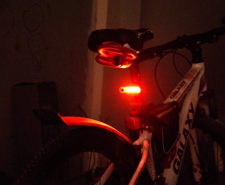 転車用 LED テールライト セーフティーライト リアライト USB電池式 コンパクト 軽量 防水 工具不要で取り付け　自転車テールライト_画像6