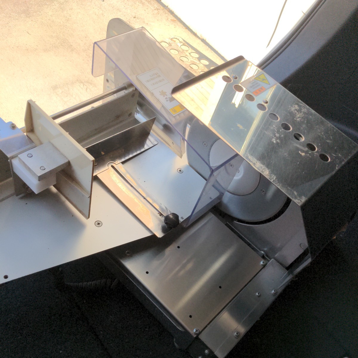 ハクラ 精機 一枚切りスライサー パンスライサー アルファ70LP AQ7P-2 動作品 中古 厨房機器 2013年式_画像4