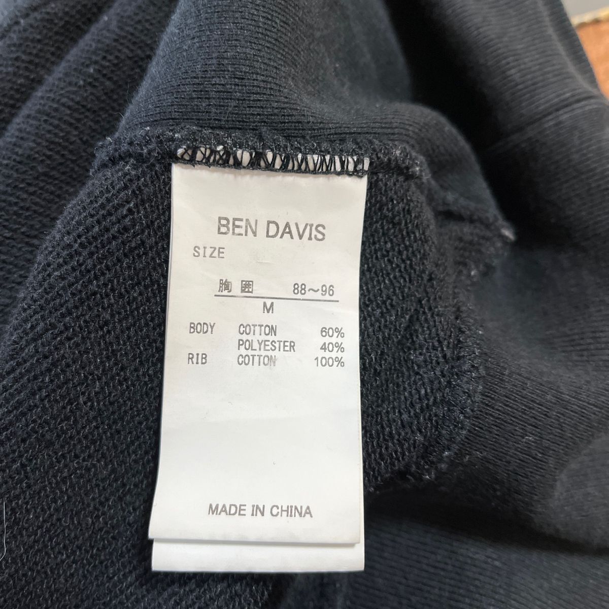 BEN DAVIS ベンデイビスパーカー　ロゴ袖プリント　黒　サイズM
