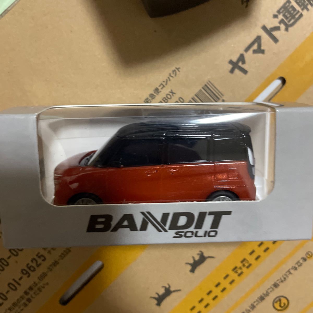 プルバックカー スズキ ソリオ バンディット SUZUKI SOLIO BANDIT ブラック×ファーベントレッド カラーサンプル　ミニカー_画像1