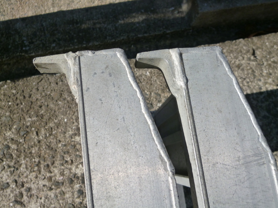  Kubota оригинальный алюминиевый мостик модель :B длина :240cm максимальный грузоподъёмность нагрузка :1.0t 2 шт. комплект б/у 