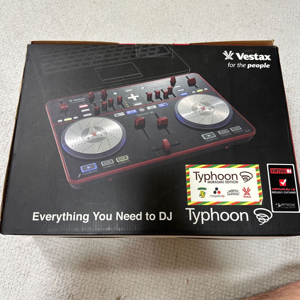 Vestax Typhoon DJコントローラー