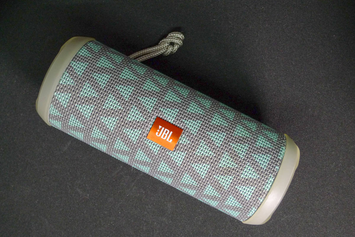 [實用項目] JBL FLIP 3藍牙音箱Bic相機限量色 原文:【実用品】JBL FLIP３ bluetoothスピーカー ビックカメラ限定色