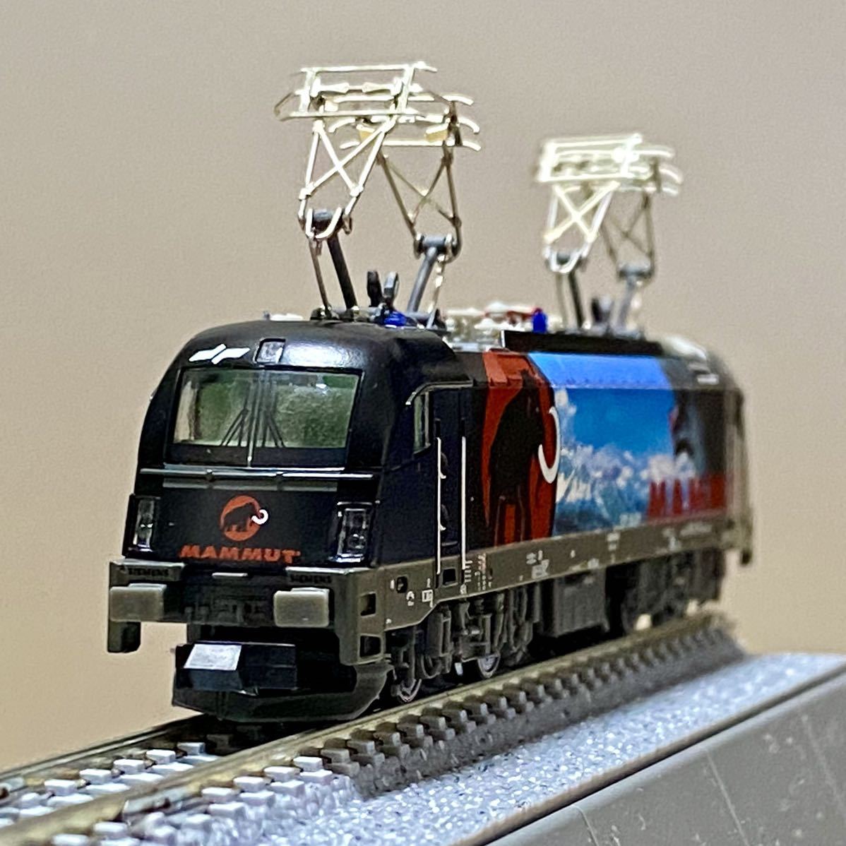 HOBBYTRAIN BR1216 Taurus(タウルス) Mammut塗装 H2720 KATO Nゲージ _画像5