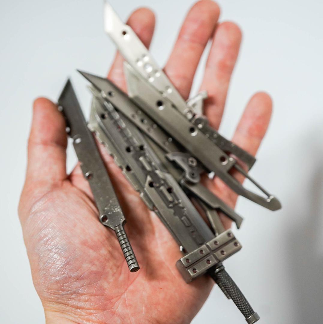 キーホルダー バスターソード FF7 クラウド 剣 刀 リボン袋付 キーホルダー バスターソード FF7 クラウド 剣 刀 リボン袋付