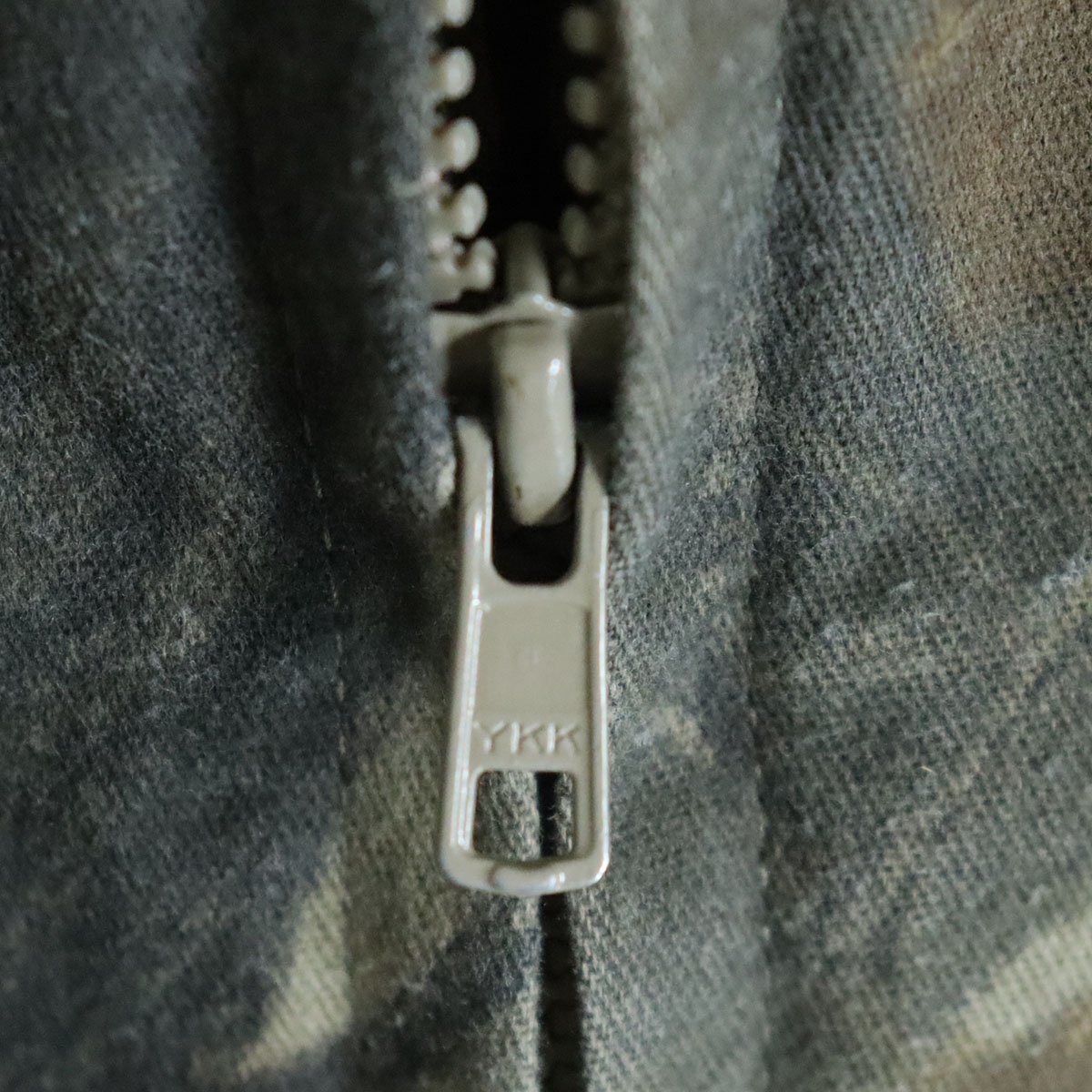 K9J/Y5.11-1　カナダ製　Nikon　ニコン　リアルツリーカモ　ハンティングジャケット　中綿　企業刺繍　迷彩　メンズ　XL　カナダ古着_画像3