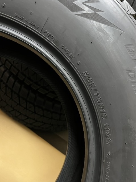 中古タイヤ　265/70/16 BRIDGESTONE BLIZZAK 2022年製 　スタッドレス　　4本セット(溝10ミリ(ほぼ新品タイヤ_画像8