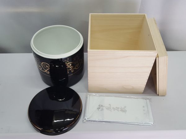 ◆新品◆骨壺5寸 ゴールドブラック 骨箱セット 風呂敷付◆骨壺　桐箱　骨箱　骨カメ　骨入　遺骨　納骨　手元供養　仏壇　仏具_画像7