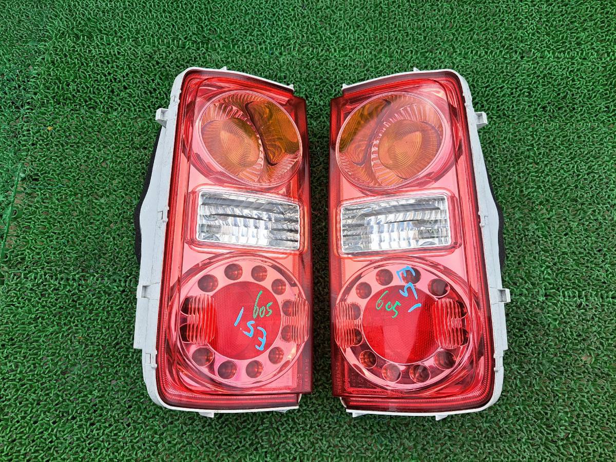 605　日産 エルグランド NE51 E51 LED テールランプ 左右セット テールライト 右 左　テールレンズ　RH/LH_画像1