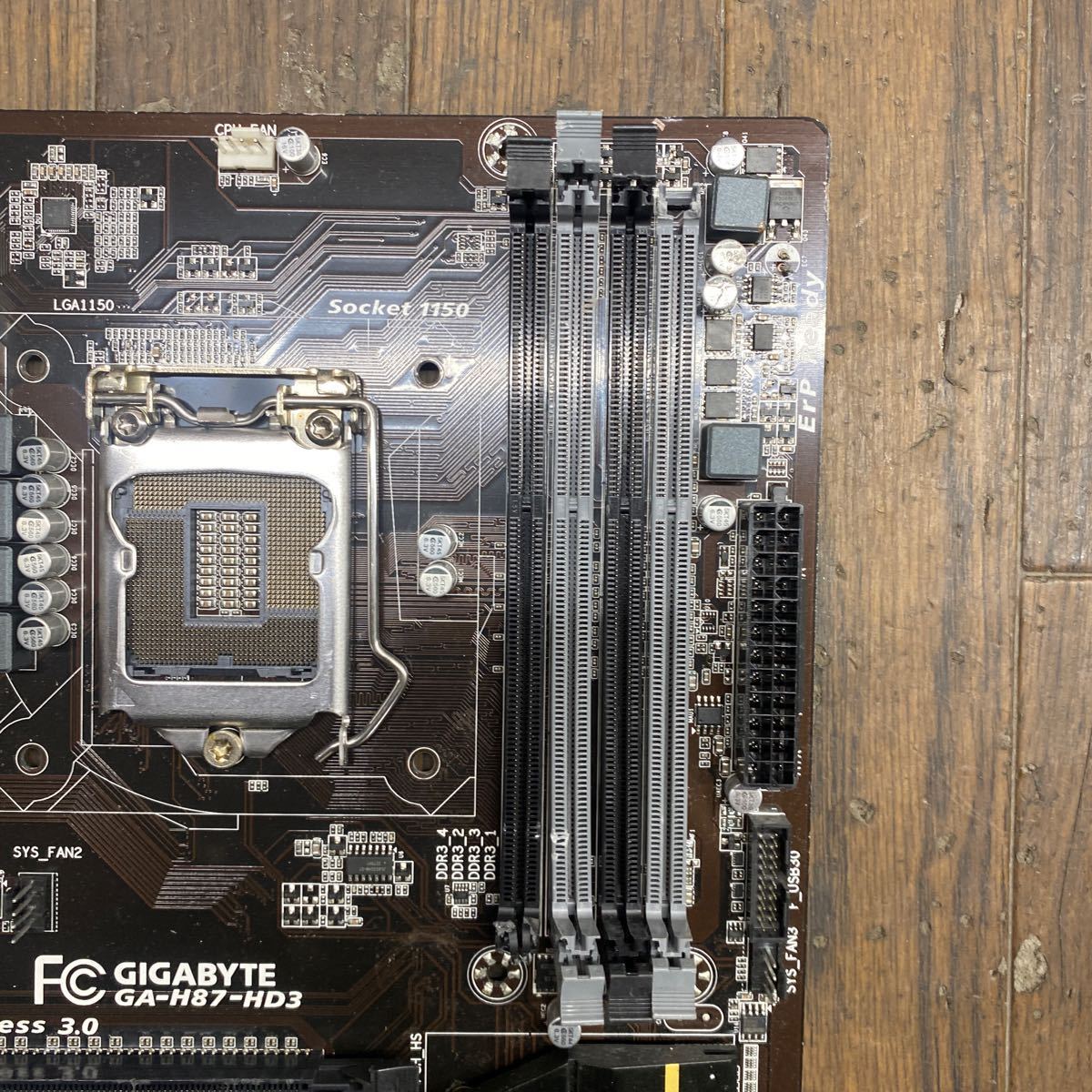 MG11-34 激安 マザーボード GIGABYTE GA-H87-HD3 LGA1150 BIOS立ち上がり確認済み ジャンク_メモリ固定部分破損あり