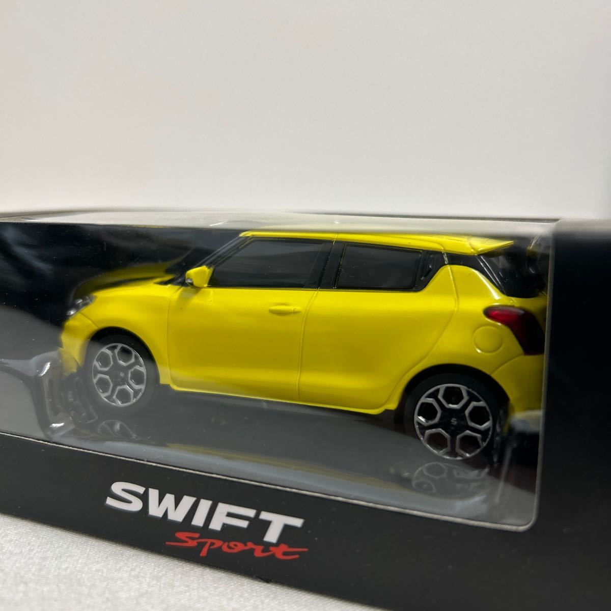 SUZUKI ディーラー特注 1/43 SWIFT Sport スズキ スイフトスポーツ ZC33S イエロー プルバック カラーサンプル ミニカー モデルカー_画像7