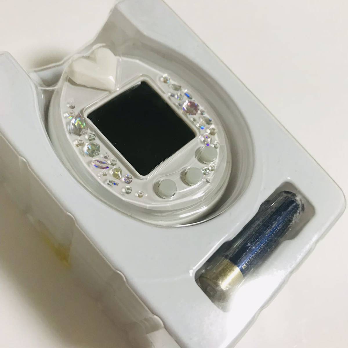 新品未使用 外箱開封 内側未開封たまごっちピース ホワイト 新品未使用 外箱開封 内側未開封たまごっちピース ホワイト
