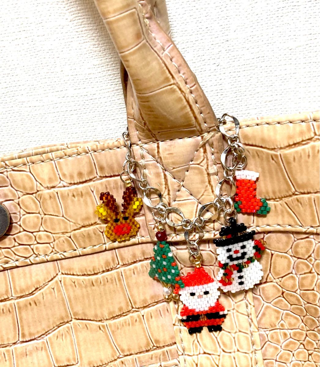 クリスマスモチーフのバッグチャーム デリカビーズ織り ビーズ織りモチーフ