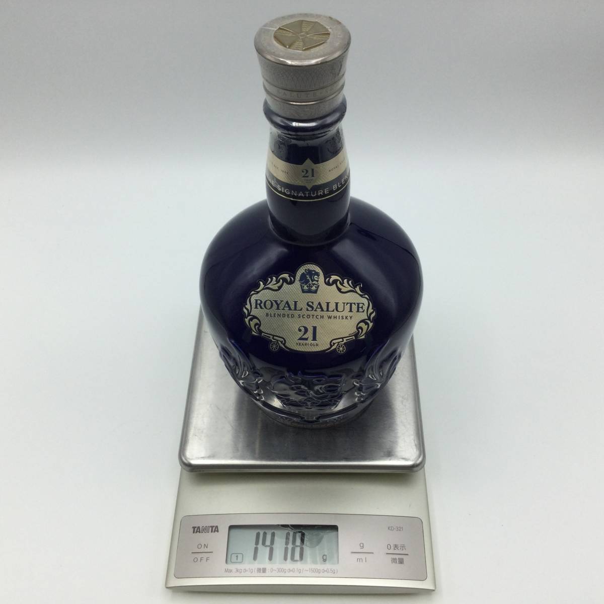 R72◎【未開栓】ROYAL SALUTE ロイヤルサルート 21年 スコッチウイスキー 青 陶器 700ml 40％ 約1418ｇ 洋酒 古酒 箱付き ◎_画像7