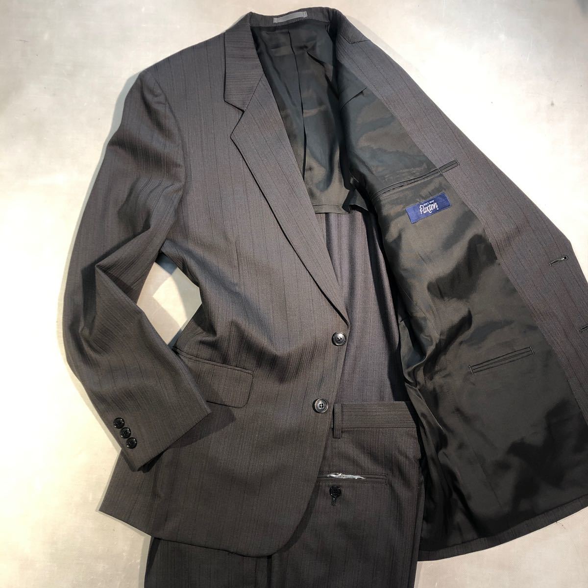 新品 希少【サイズ A7 XL★メリノウール】2Bシングルスーツ グレー系 背抜き センターベンツ 1タック 背広 セットアップ ストライプスーツ_画像1