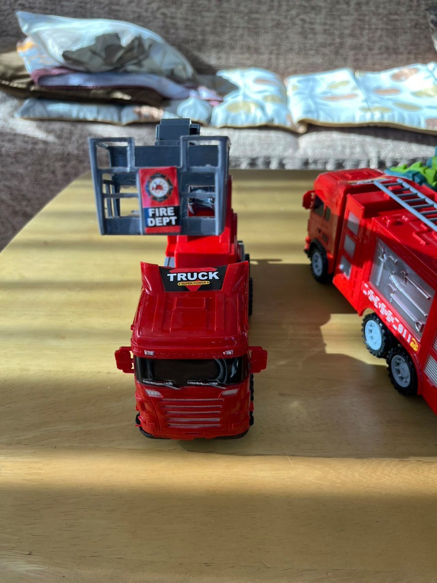 はたらくくるま　赤　二個セット　消防車　はしご車　大きい_画像3