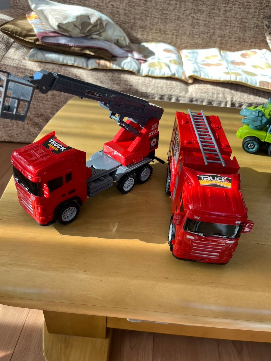 はたらくくるま　赤　二個セット　消防車　はしご車　大きい_画像2