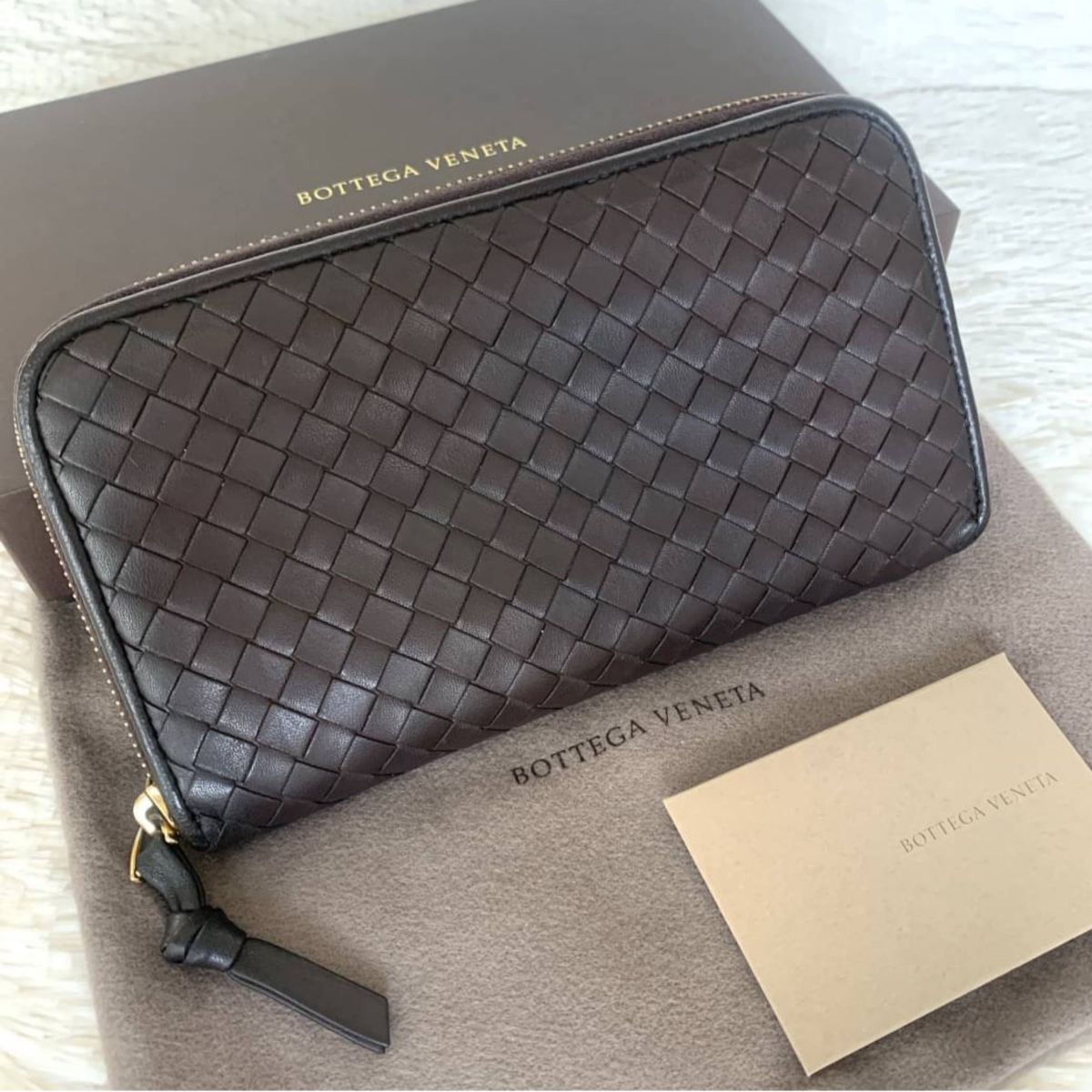 美品 BOTTEGA VENETA イントレチャート 長財布 ブラウン ラウンド