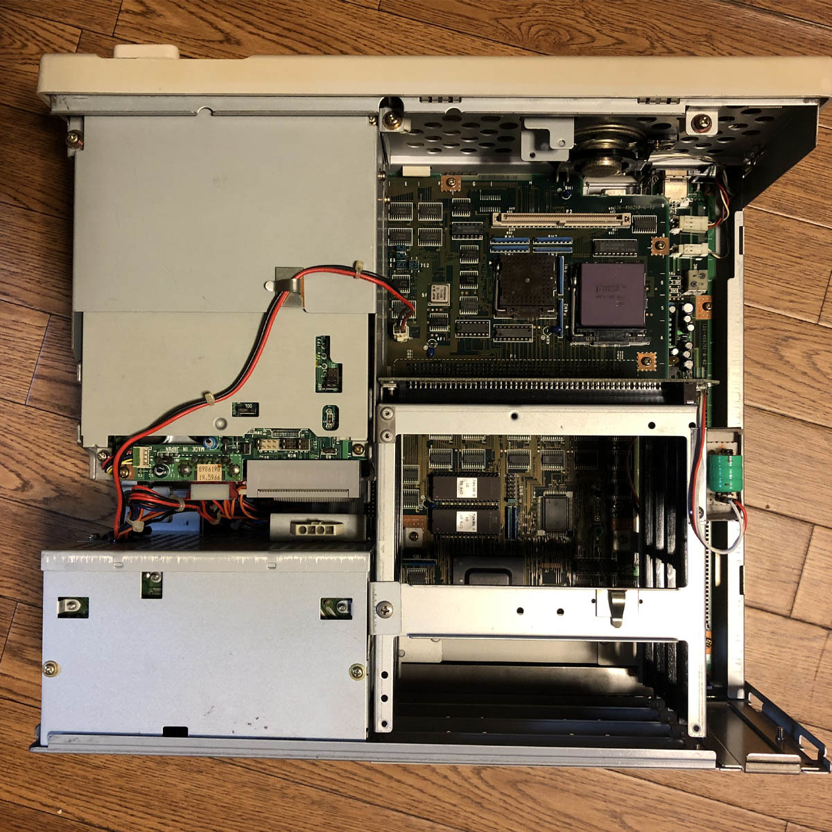 NEC PC-9801RA2 ジャンク/リペア・コンデンサ交換済み 本体のみ_画像9