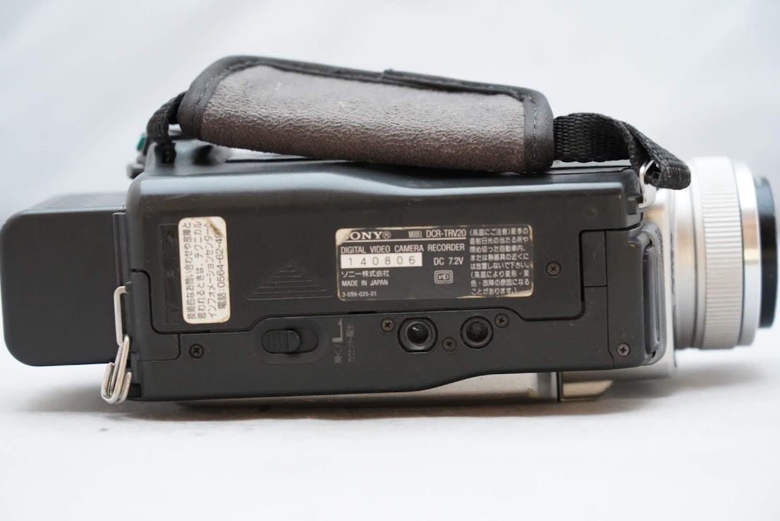 ☆ジャンク品☆ ソニー DCR-TRV20 カールツァイス バリオ-ゾナー 4.2-42㎜ F=1:1.8　SONY DCR-TRV20 CarlZeiss Vario-Sonnar 4.2-42 1.8_画像6