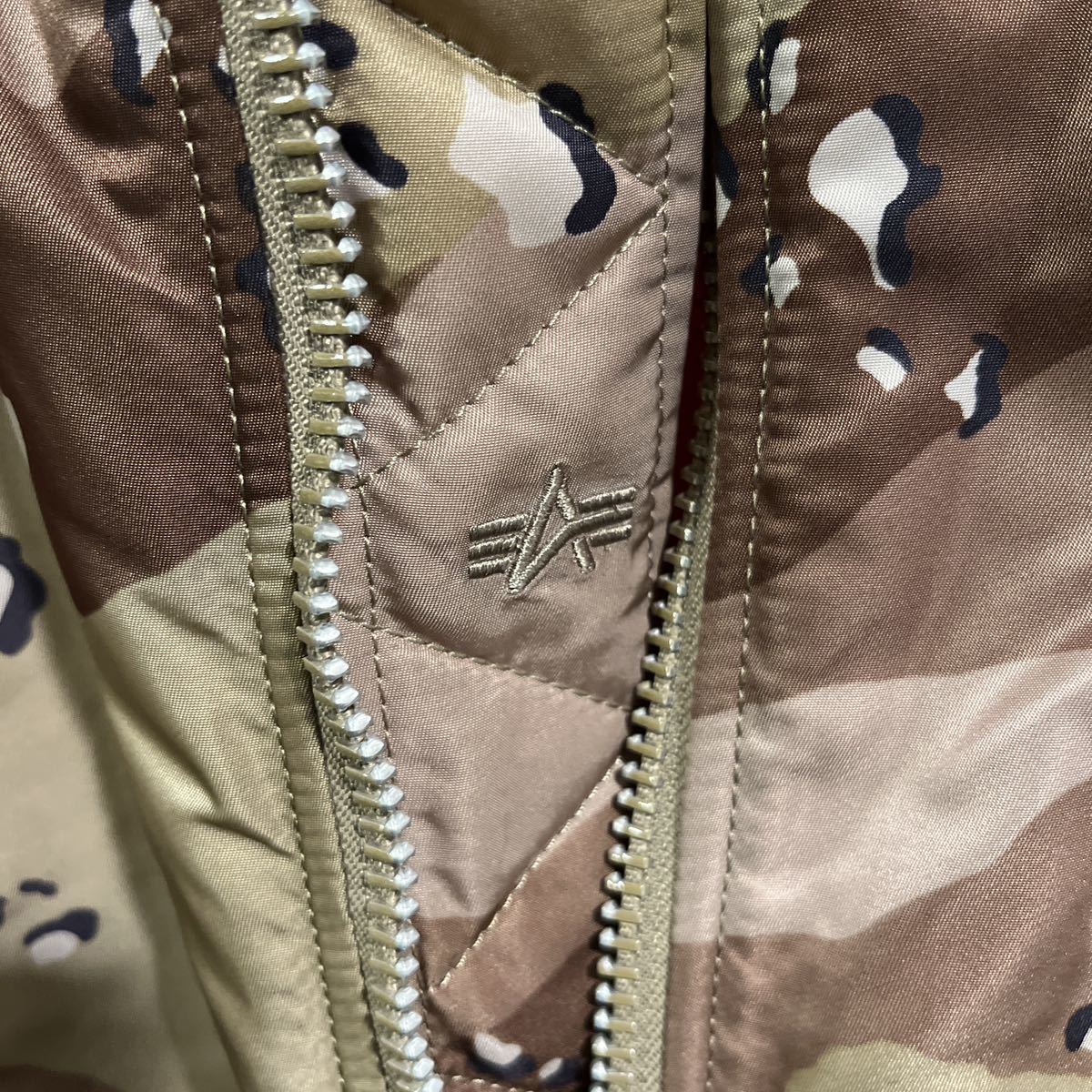 極美品 ALPHA INDUSTRIES フライトジャケットCAMO 迷彩MA-1 極美品 ALPHA INDUSTRIES フライトジャケットCAMO 迷彩MA-1