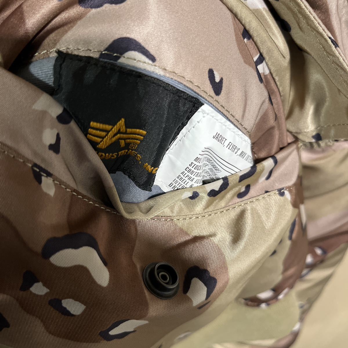 極美品 ALPHA INDUSTRIES フライトジャケットCAMO 迷彩MA-1 極美品 ALPHA INDUSTRIES フライトジャケットCAMO 迷彩MA-1