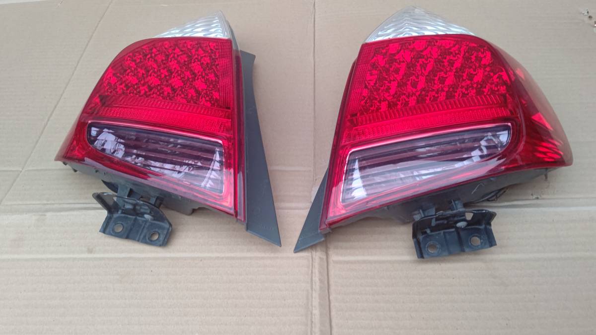 ホンダ　FIT　フィット　純正　LED　テールランプ　左右セット　GD1 GD2 GD3 GD4_画像3